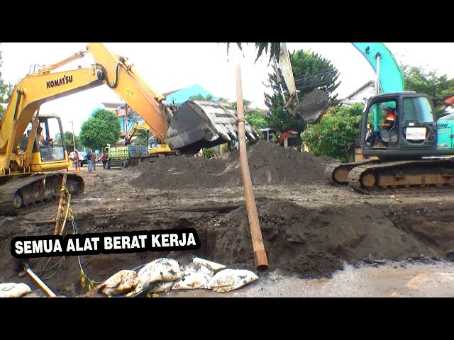 Mengerahkan Beberapa Alat Berat! Buat Orang Tercengang Melihat Pembangunan Mega Proyek Hitungan Hari class=