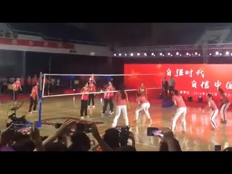 中國女排和清華女排友誼賽：不準跳發球，不準前排扣球