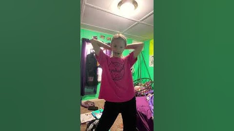 Show yourself in baggy clothes then a swimsuit 💛