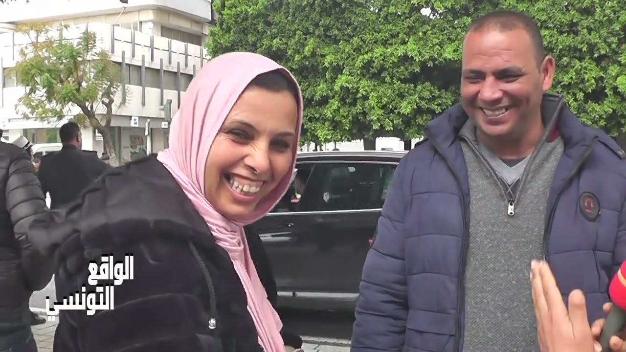 كوبل تونسي محلاهم 😂😍 نحنا ولدنا في نفس النهار و قرينا مع بعضنا و خدمنا في نفس البلاصة هههه