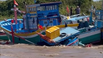 Lũ lớn tại Tuy Phong Lâm Đồng, trôi cả tàu thuyền