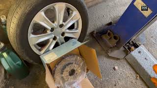 Honda Jazz 2011 front brake discs and pads removal and replacement