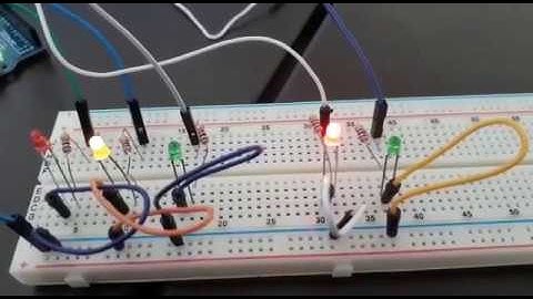 Funcionamento de um Semáforo Simples com Pedestres (Arduíno UNO)