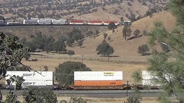 BNSF Double stack stops at tehachapi loop