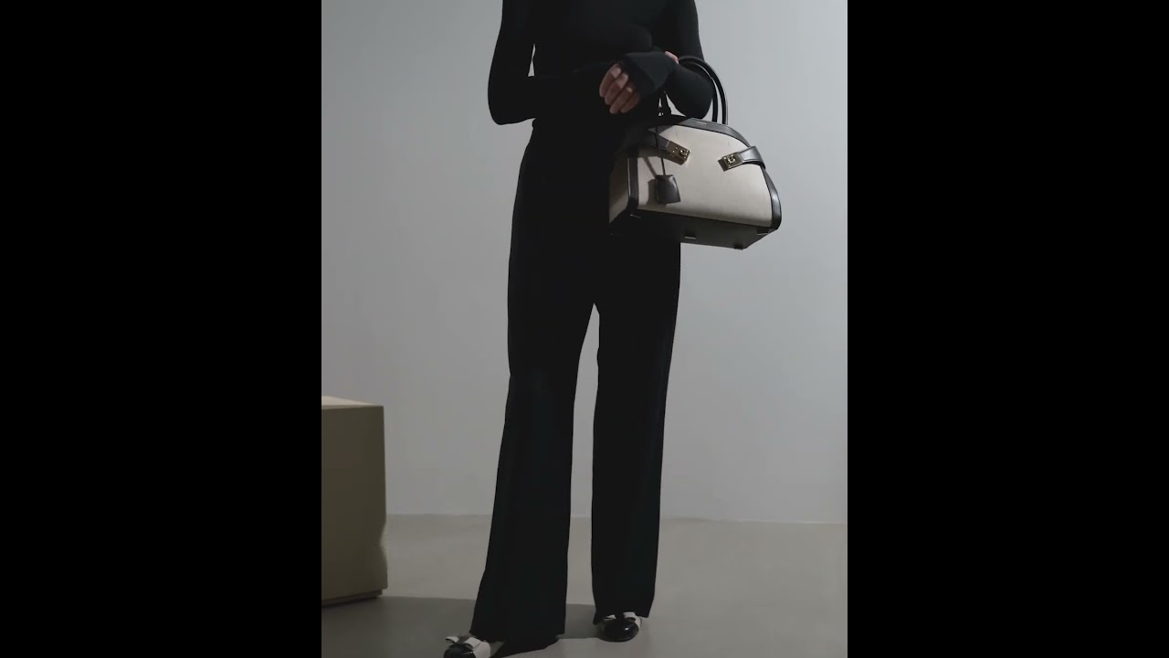 【FERRAGAMO】HANDBAG maxresdefault.jpg