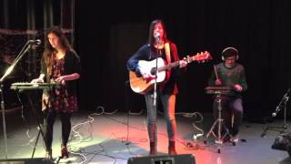 Sense Sal - Tot Torna a Començar en directe a Espècies Protegides chords