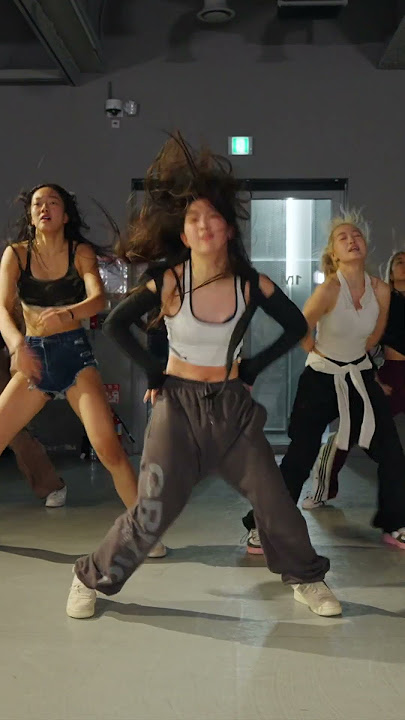 dropping on you😉✨ #aeina #choreography