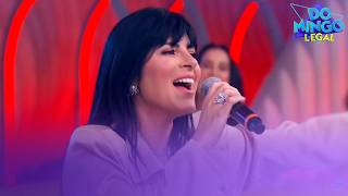 Fernanda Brum sings 