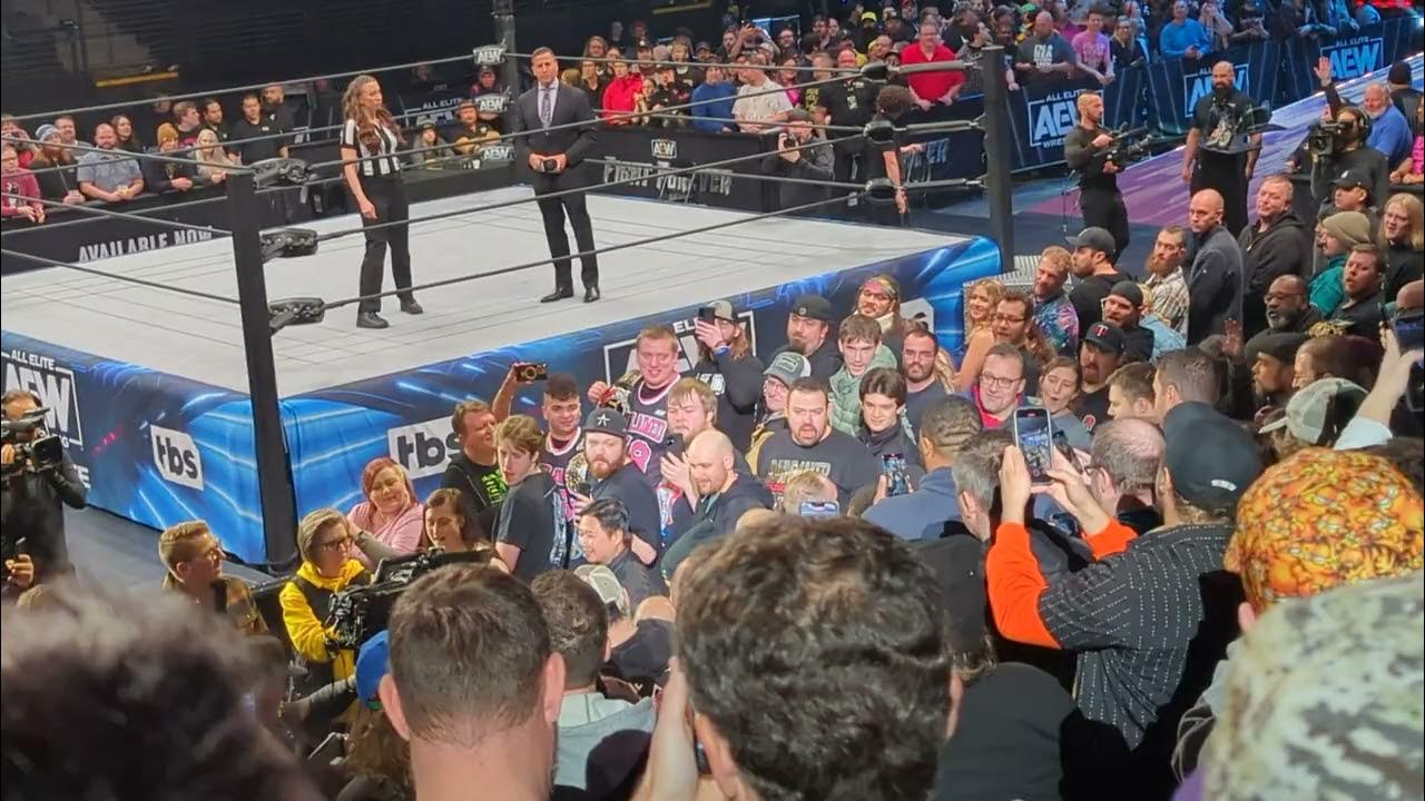 AEW DYNAMITE 11/29/23 MINNEAPOLIS Jon Moxley entrance through the crowd vs Jay Lethal YouTube