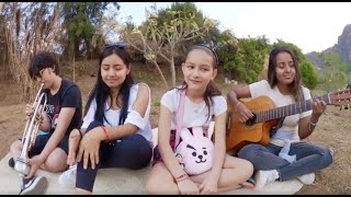Video-Miniaturansicht von „Isaac et Nora & Las Hermanas García - Demente“