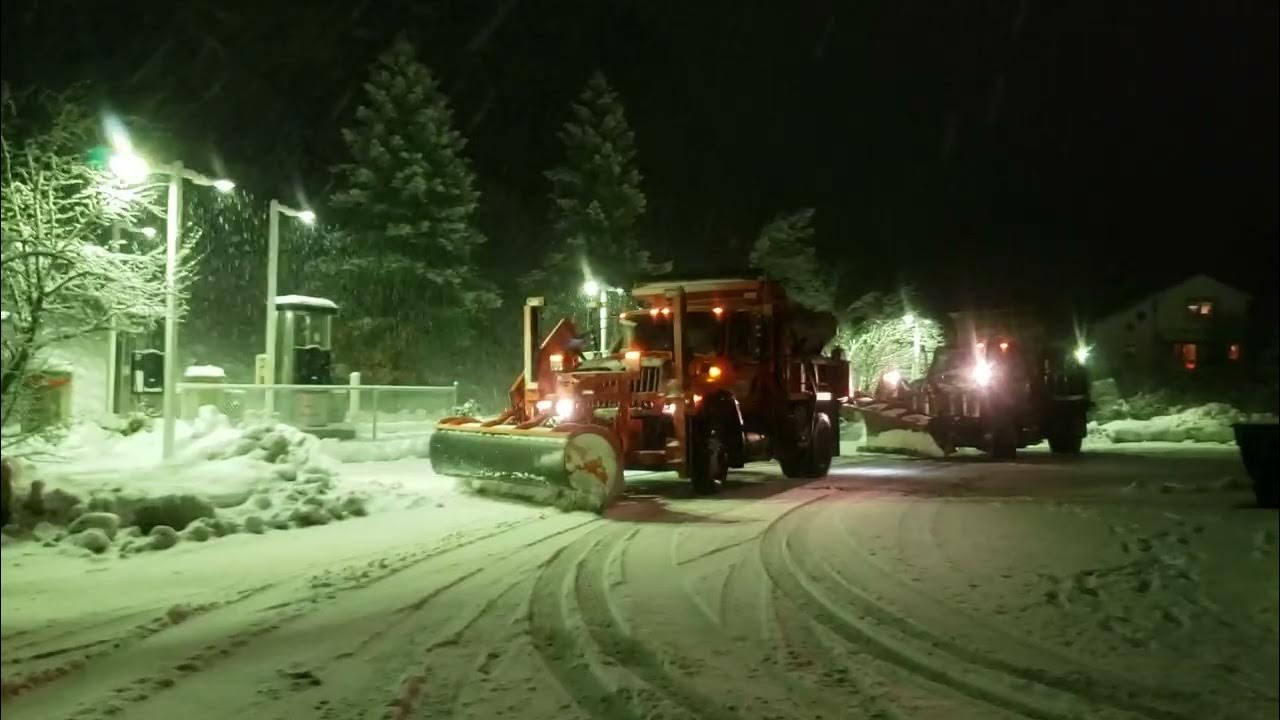 International 10 Wheel Dump/ Plow Trucks Raymond DPW Snowstorm in