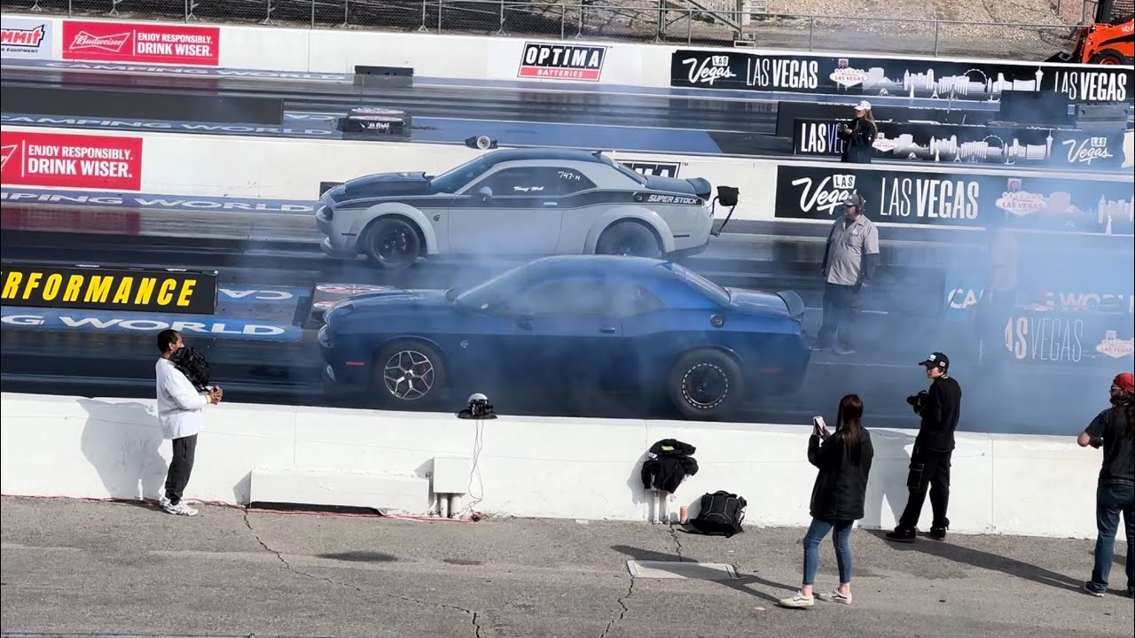 Dodge Challenger SRT Hellcat Vs Dodge Challenger SRT Superstock - YouTube
