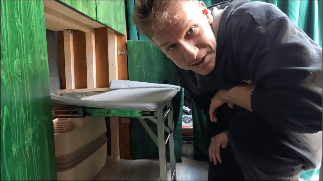 Delam Stol v Kombiju nad WCjem