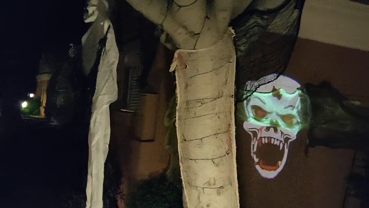 1byone Halloween LED Light Projector