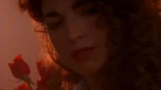 Gloria Estefan - Words Get in the Way (Unofficial Music Video) chords