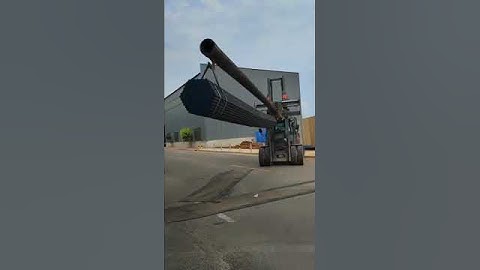 ten containers of seamless pipes are loading