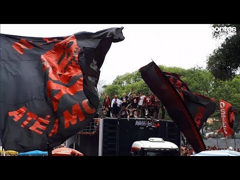 "Por mais essa taça"; em vídeo, a emoção da torcida e os bastidores do título do Athletico