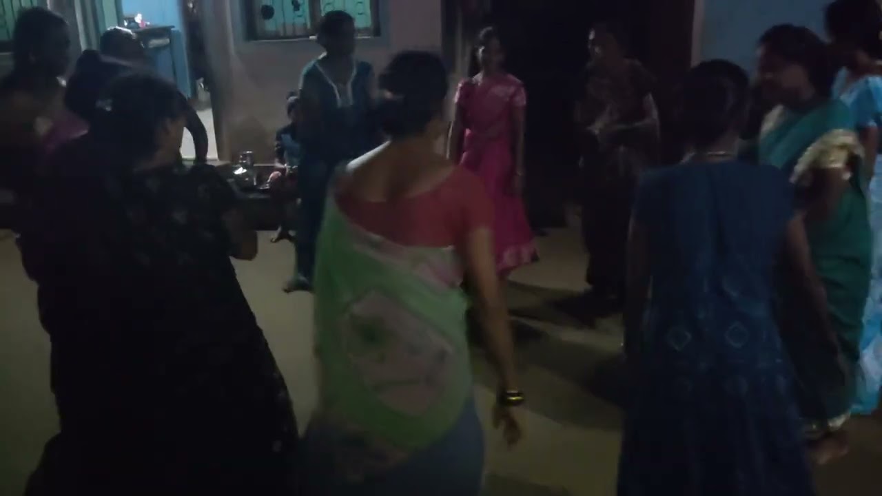 श्रावणी सोमवार निमित्ताने महिलांनी घातल्या फुगडी.