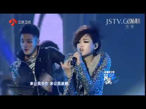 周笔畅《黑苹果》20111231江苏卫视跨年演唱会.flv