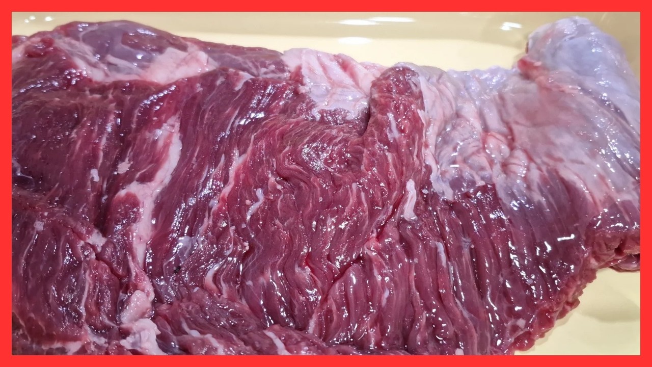 Fraldinha com molho de queijo e farofa de alho crocante