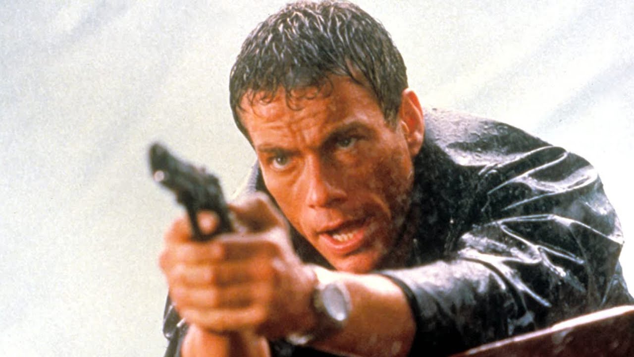 صاحب توكيل جينز و عايش حياته فى هونج كونج  لكن تنقلب الامور راسا على عقب وبيتورط مع عصابه خطيره