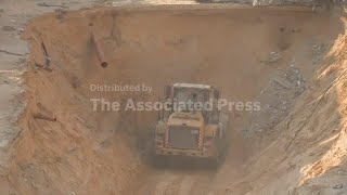 Hamas crews and others search for the bodies of hostages in Khan Younis