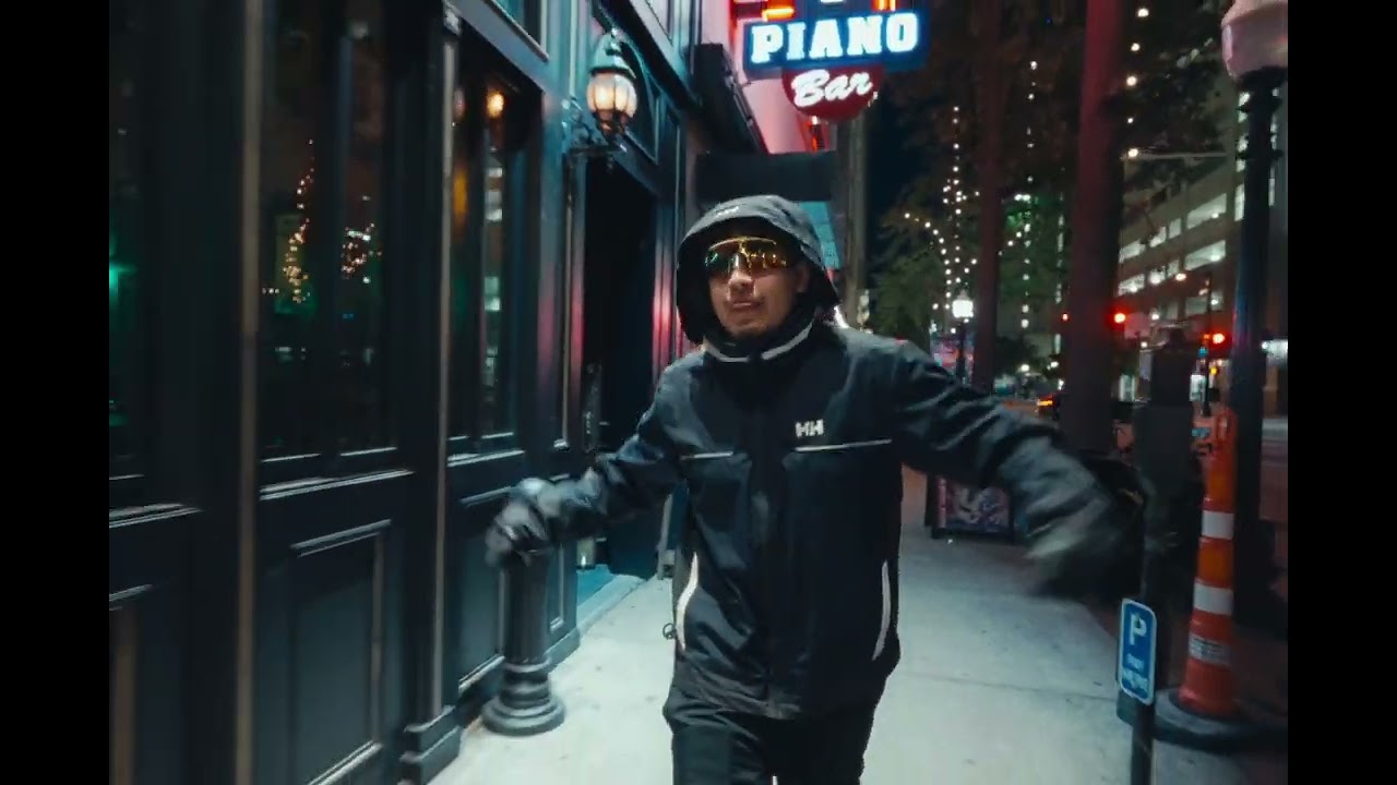 DRXW - TIPTONS (DIR.BABYAVE) auf YouTube ansehen DRXW - TIPTONS (DIR.BABYAVE) auf YouTube ansehen