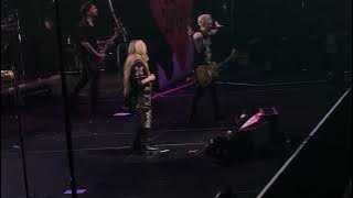 In Too Deep- Avril Lavigne & Deryck Whibley (Sum 41 Cover) Live in Las Vegas