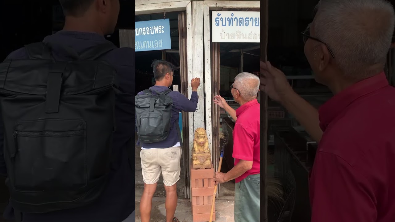 And act of kindness - somewhere in the streets of northeast Thailand 💛