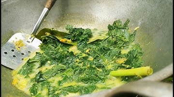 Sayur Daun Singkong (cassavabladsoep)| Een Houtskoolfornuis aansteken