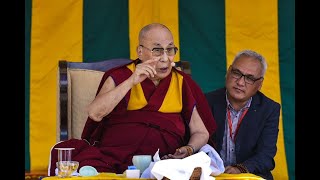 ལ་དྭགས་རང་སྐྱོང་རི་ལྗོངས་ཡར་རྒྱས་ལྷན་ཚོགས་ཀྱིས་ཉིན་གུང་ལྗགས་སྨིན་འདེགས་འབུལ་ཞུས་པ།