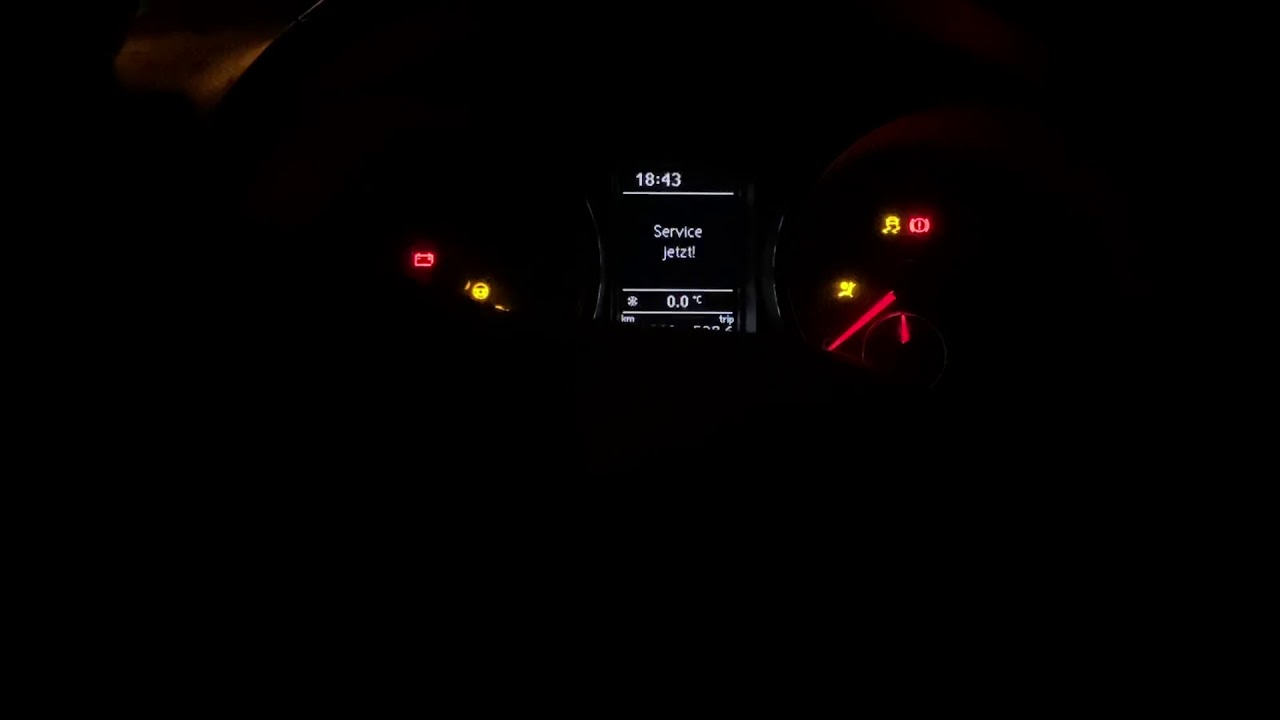 VW Golf 6 1.6 TDI engine starting problem with flashing cockpit