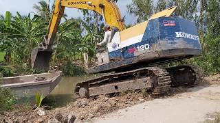 xe cuốc komatsu xuống phà quá hay | xe cuốc chuyển phà