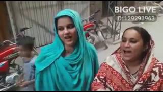 Viral Video-- Indian Beggars Begging With Justin Bieber Song