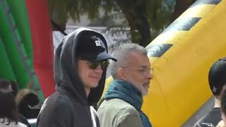 Hayden Christensen is still not using Jedi powers at Farmer's Market in Studio City