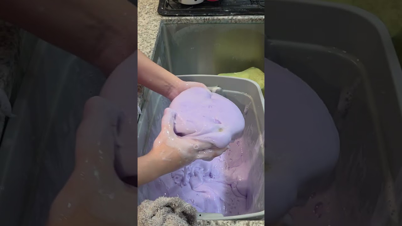 Asmr sponge squeezing 