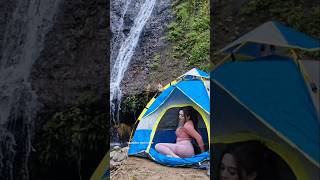 menikmati pemandangan yang indah