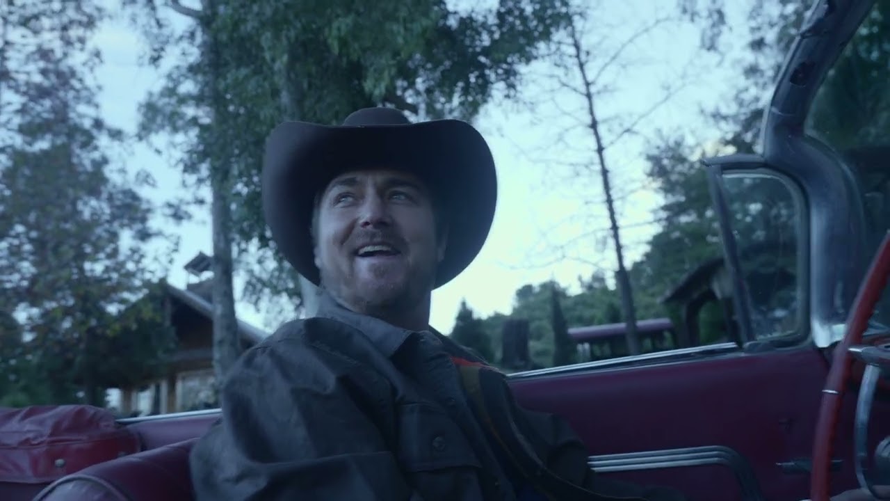 EP.6 |  DIY Truck Bed Build + Emergency Water Run for Our Bees