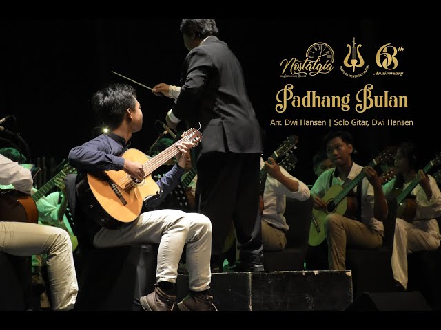 Ansambel Gitar SMM Yogyakarta - Padhang Bulan Solo Gitar Dwi Hansen (Anniversary SMM 2020) class=