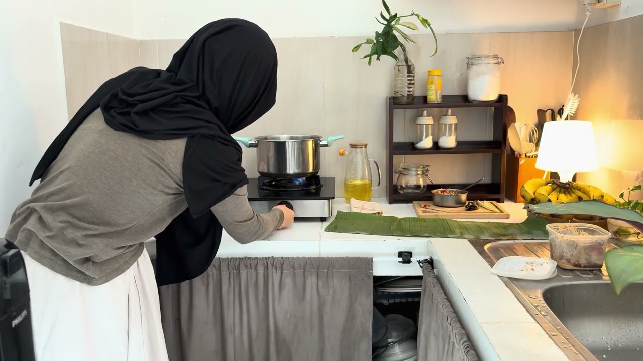 Daily Vlog | Paket yang ditunggu | Bolehkah terlalu mengagumi ? | Menu makan siang ayam songkem