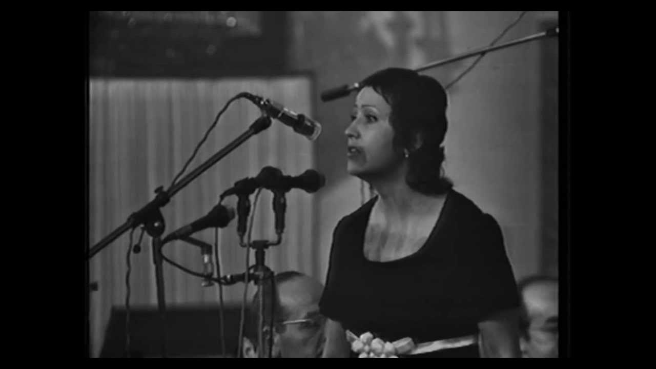 Черное белое песня кто поет. Мы выбираем нас выбирают. Emily jane white. Джахид гусейнли jony певец. Черное белое песня кто поет.