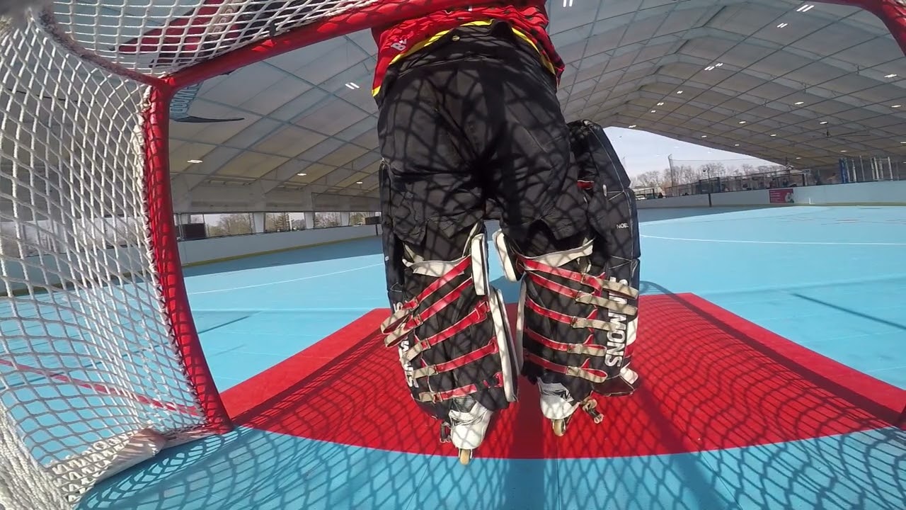 2 to 0 loss Cluster pucks Mini game Santa skate dec 13th Hendersonville Nashville roller hockey ....