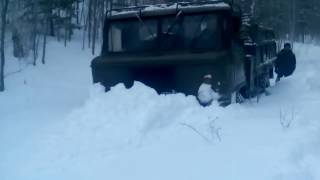 Газ 66 в снегу