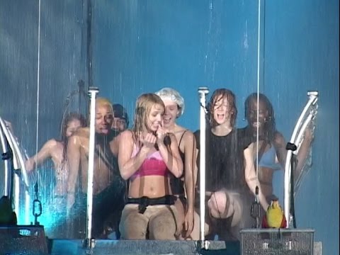 Britney Spears - Dream Within a Dream Tour (Behind the Scenes)