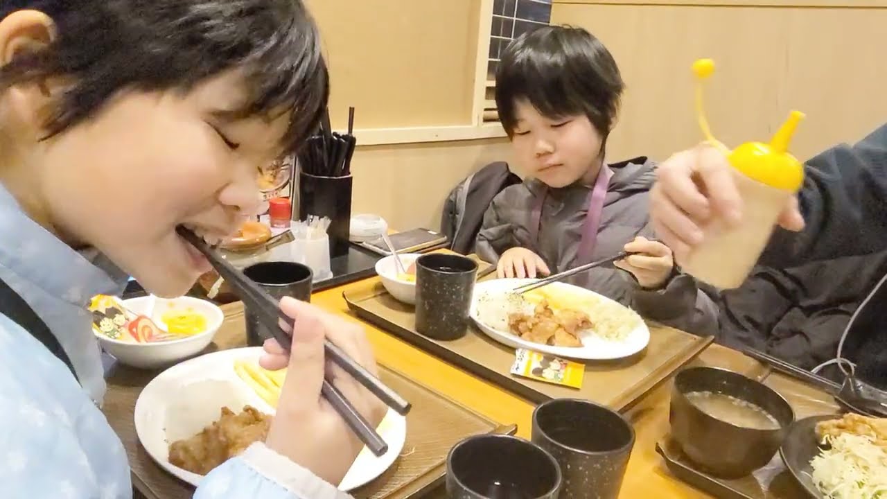家族でから好し晩ごはん！みんなモリモリお腹いっぱい食べました/カラスのハッピーへのおみやげはラストです
