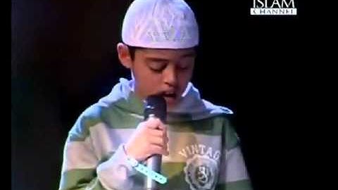 طفل إنجليزي   وقراءة جميلة جداً لسورة الطارق   YouTube