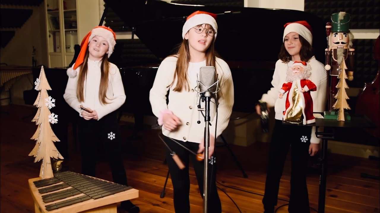 CHRISTMAS ROCKING GIRLS - Merry Christmas Everyone - YouTube