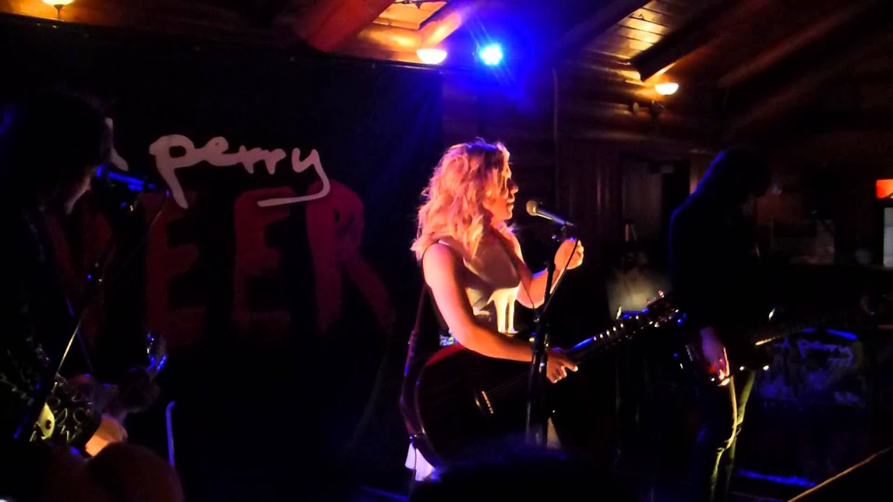 The Band Perry - Better Dig Two (Acoustic) - Red Deer, AB - January 15, 2014