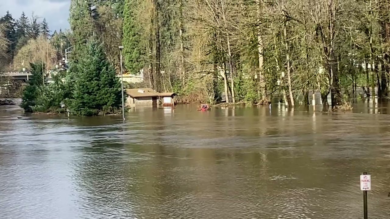 Parking lot flooded at Carver boat ramp on Clackamas river.  12/19/25