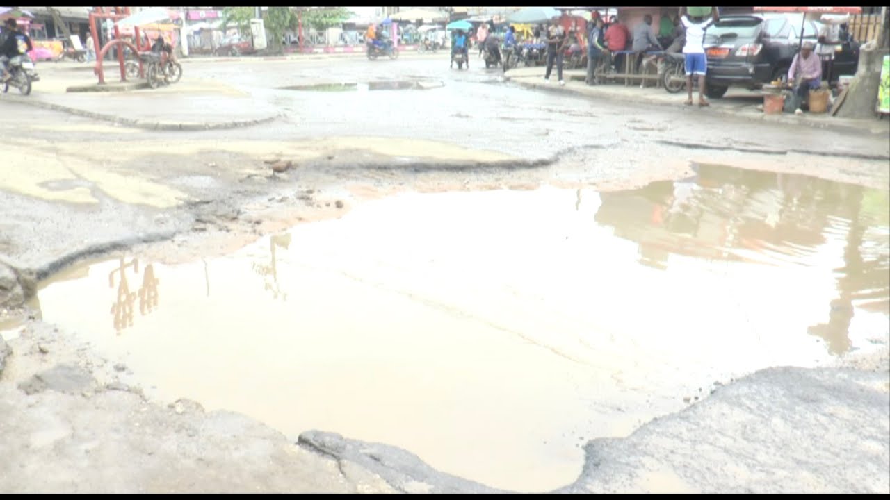 LE CHEMIN DE CROIX DES VOYAGEURS SUR LA PÉNÉTRANTE EST DE LA VILLE DE DOUALA - EQUINOXE TV
